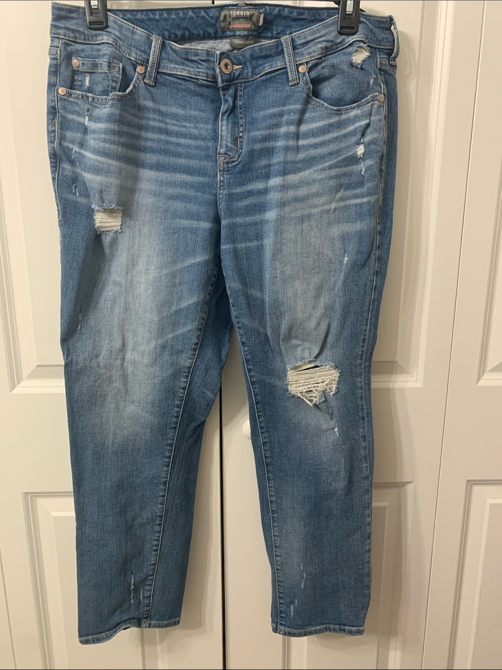 torrid Medium Blue Distressed Boyfriend Jeans size 14 short
